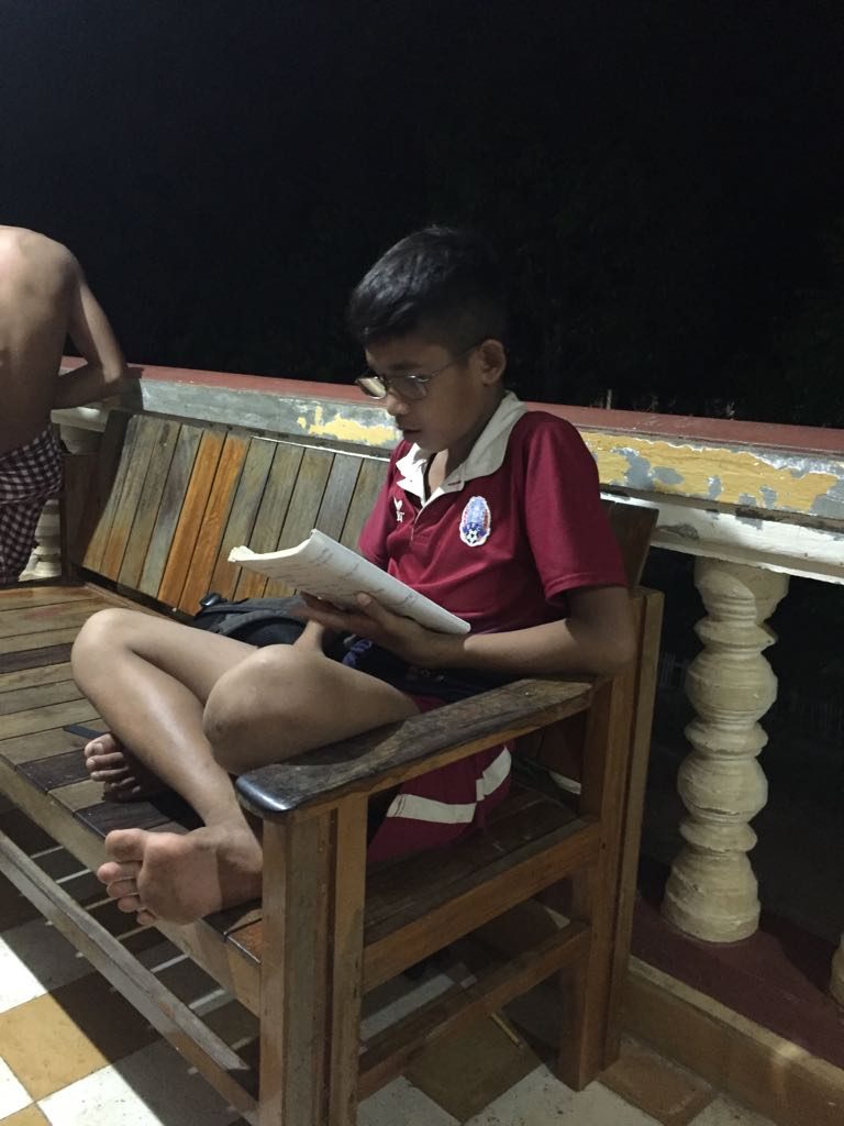 original_fdez-vega-camboya-nino-leyendo